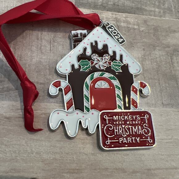 Mickey’s Very Merry Christmas Party 2024 Gingerbread House Ornament NEW - Picture 2 of 3